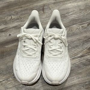 Women’s HOKAS Clifton 9